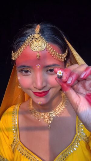 Sumedha Bhattacharyya Instagram - Radharani Kolka with Toothpick 😍🦚
@thesumedha7
#radharani #facialkolka #kolka #radha #krishna #creative #creativity