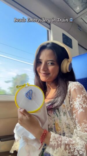 Sumedha Bhattacharyya Instagram - Beads Embroidery in Train 🚂 😍🫰
#beads #beadsembroidery #embroidery #creativity #creative