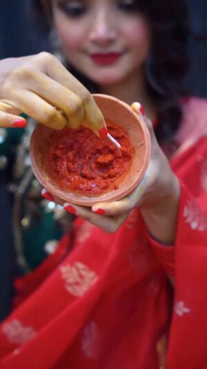 Sumedha Bhattacharyya Instagram - Alta or Mehendi??😍🌺
#festivewithsumedha (Day 18/45🌺)
#alta #diy #creative #creativity #ashortaday #festive