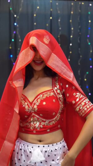 Sumedha Bhattacharyya Instagram - Durga Puja Special Transition 😍❤️| Kaisa laga??😍 #durgapujo #transition #bengali #saree #navratri