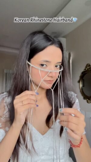 Sumedha Bhattacharyya Instagram - I Can’t believe that I made this Viral Korean Rhinestone Headband 😍❤️🤯
@thesumedha7
Ib @jeanne.dordain 😍❤️
#korean #koreanheadband #rhinestone #rhinestonehairband #creativity #creative #diy