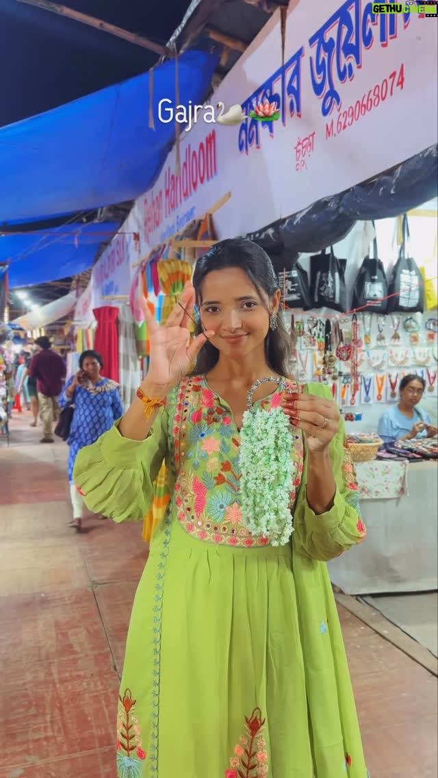 Sumedha Bhattacharyya - 126.6K Likes - Instant Gajra with Bangle 🦢🪷

#festivewithsumedha (Day 7/45)🌺🧿