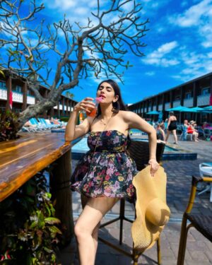 Sunaina Bhagi Instagram - Palm trees & 80 degrees 🏝️🌝
Search my favorite shop- 💙Aveloria Rosie💙on @sheinofficial @shein_us with my coupon code QSSunaina (extra 15% off) and follow-it for the latest drops.
#SHEINtrends #SHEINforall #saveinstyle #loveshein #ad #sheinsummer #sheinpartner #sheingals #sheinus #aveloriarosie