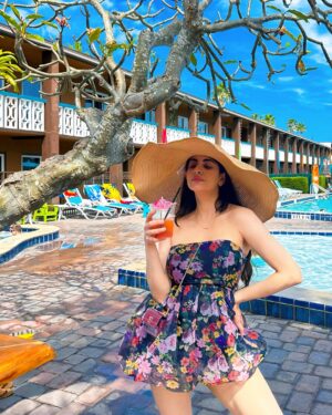 Sunaina Bhagi Instagram - Palm trees & 80 degrees 🏝️🌝
Search my favorite shop- 💙Aveloria Rosie💙on @sheinofficial @shein_us with my coupon code QSSunaina (extra 15% off) and follow-it for the latest drops.
#SHEINtrends #SHEINforall #saveinstyle #loveshein #ad #sheinsummer #sheinpartner #sheingals #sheinus #aveloriarosie