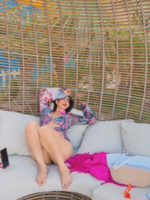 Sunaina Bhagi Instagram - Feelin’ beachy, livin’ peachy 🌊🍑
📍 @sushisambadoha @qatarliving
#doha #sushisamba #dohaqatar #beachlife #travelgram