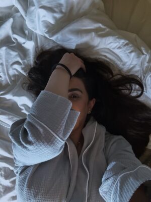 Sunaina Bhagi Instagram - Sahiba reporting live from cloud nine 🥂✨ Currently accepting champagne and compliments only 💁🏽♀️ #SelfCareQueen #MorningMood #BubblyInBed
📍 @stellararesort
Gatlingburg TN
#tennessee #gatlingburg #vacaymode