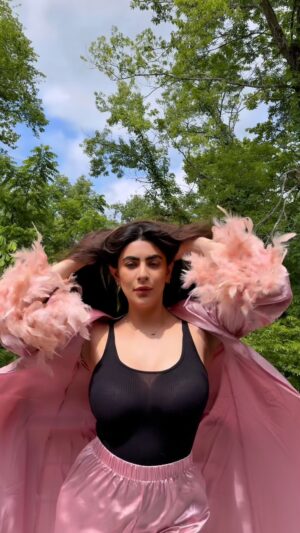 Sunaina Bhagi Instagram - Sweet. Addictive. Fatal.
Sizzling Summer Sale!
🔍 Search MXJP6 to shop my trendies picks on SHEIN! 🔥
#SHEINsaveinstyle #SHEINsummersale #ad #SHEINforAll
Use 25SUsunainabhagi933 to get discounts!
@shein_us @sheinofficial
Save Big on 500K Bestsellers
Robe details ⬇️
Store Name:SHEIN Underwear & Sleepwear
Contrast Fuzzy Panel Belted Satin Robe
🆔 10858263
🔗 https://shein.top/flgcdn4
#love #reels