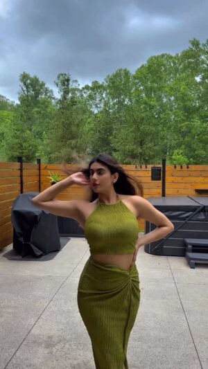 Sunaina Bhagi Instagram - Green flag vibes, but I’ll still have you texting me ‘wyd’ at 2am 🌙