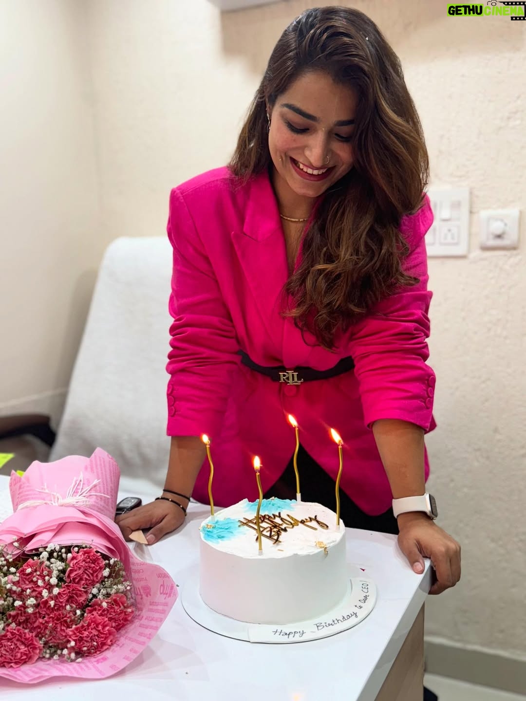 Surbhi Sikri - 19.3K Likes - Another trip around the sun, but more importantly another year closer to RadheShyam. 🌸

This past year broke me, built me, and most of all brought me closer to the Divine.
And as I step into a new year, I don’t wish for ease or certainty… just the strength to walk wherever ShyamSundar leads me.

“Marobe rakhobe tohar iccha.”
May I continue to move, serve, and rise only by His hukum.

All that is, and all that will be and is His mercy. 🧚🏻‍♂️

RadheeeeeRadheeeee 🌻
