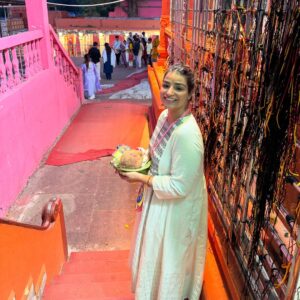 Surbhi Sikri Instagram - कर्ता करे ना कर सके, शिव करे सो होए 
तीन लोक नौ खंड में, महाकाल से बढ़ा ना कोए ॥
