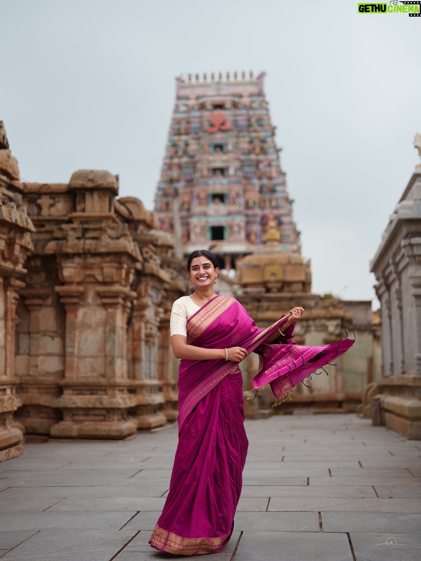 Sushmitha Bhat - 16.9K Likes - Temple series portraits. 
Swipe and let us know which one is you favourite shot.
Few shots from our portrait photography workshop.
—
Muse: @sush_bhat 
—
#shootwithhegdearun #createwithsony