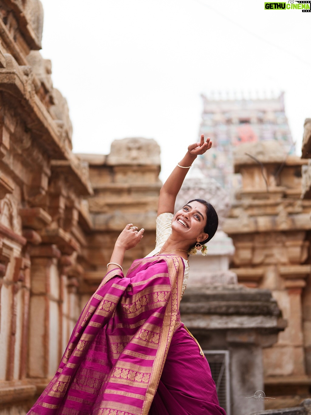 Sushmitha Bhat - 16.9K Likes - Temple series portraits. 
Swipe and let us know which one is you favourite shot.
Few shots from our portrait photography workshop.
—
Muse: @sush_bhat 
—
#shootwithhegdearun #createwithsony