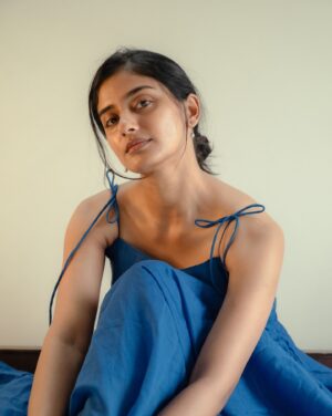 Sushmitha Bhat Instagram - I have always admired @irst_photography, it’s so minimalistic and bare that you don’t find a chance to hide behind a decor, often times it’s the most scariest because you just have to be YOU in front of the camera ! 🪁
The fabric for this dress was so generously given by @amithi_by_amit 🦋and stitched to perfection by my dear friend @yogitharavindrakumar 🦋