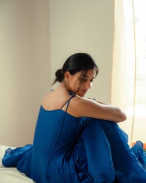 Sushmitha Bhat Instagram - I have always admired @irst_photography, it’s so minimalistic and bare that you don’t find a chance to hide behind a decor, often times it’s the most scariest because you just have to be YOU in front of the camera ! 🪁
The fabric for this dress was so generously given by @amithi_by_amit 🦋and stitched to perfection by my dear friend @yogitharavindrakumar 🦋