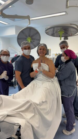 Suzana Alves Instagram - Bom dia!!! Um pouquinho do meu Explante com mastopexia e lipoenxertia…Gratidão a essa equipe incrível que escolhi para fazer parte dessa história comigo!!! Obrigado amiga @leilianerochapsicologa pela indicação maravilhosa!!! Amei! Foi tudo perfeito e muito melhor do que eu esperava!!! 🙌🏼🙏🏼❤️‍🔥😭🙌🏼