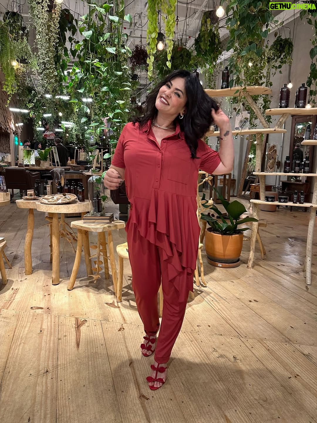 Suzana Alves - 3.2K Likes - Nada como não precisar provar nada pra ninguém…
Nada como não precisar esperar nada de ninguém…
Nada como depender de um único Alguém, que viu além de tudo e que me amou primeiro! ❤️‍🔥

@fabifreixo 👗❤️
@lacesandhair #comunidade #cabelos #laces