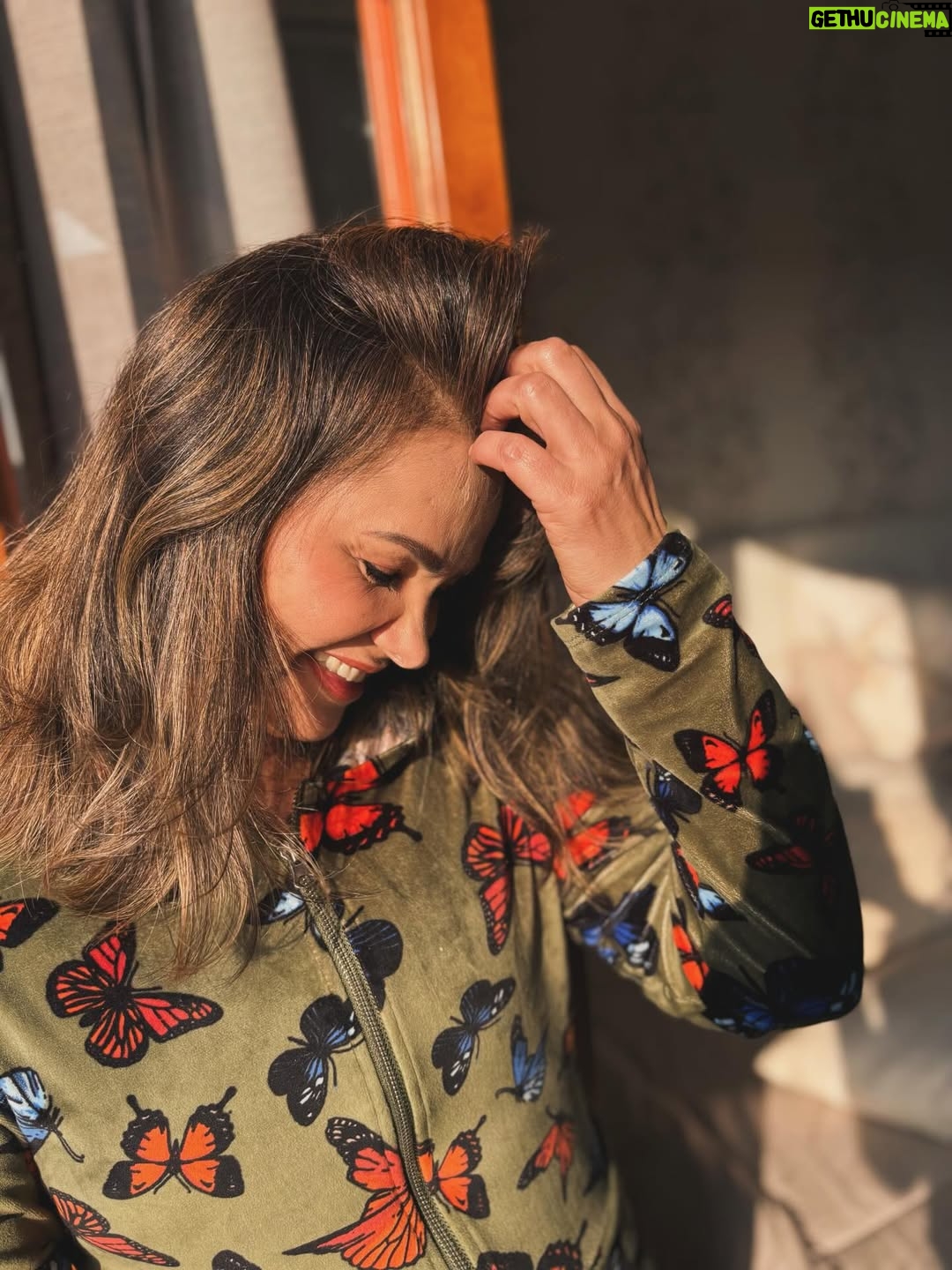 Suzana Alves - 3.1K Likes - Tem coisas que eu não entendo que estão acontecendo, nem sempre tenho respostas e tem coisas que não dependem de mim e tenho que aceitar….Mesmo tentando entender o que não consigo aceitar momentaneamente e não consigo obter respostas concretas, é preciso descansar, entregar…essa dor…nos faz moldar, lá na frente vai completar a OBRA! Eu decido crer que até quando estamos sofrendo é uma oportunidade de nos alegrar, perdoar, fortalecer e amar!Tô contigo Senhor!!! 🙏🏼❤️