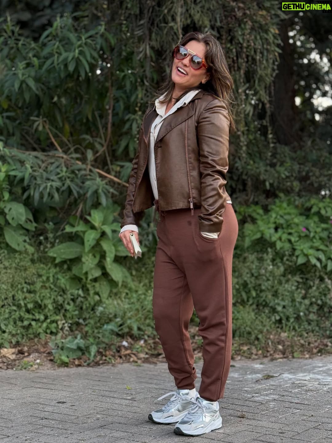 Suzana Alves - 7.4K Likes - Como eu sempre digo; uma vida agradecida ilumina todo caminhar!!! Quanto mais você agradece, mais a escuridão desaparece 🤭🤣🙌🏼✨❣️ Deus nos dê uma semana abençoada, cheia de sabedoria e proteção!!! 🙏🏼