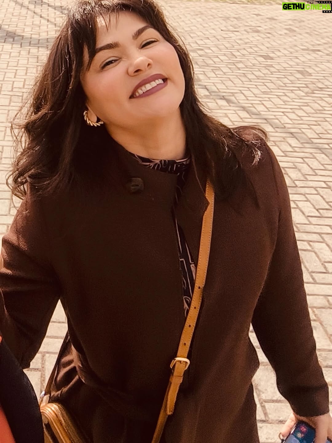Suzana Alves - 7.1K Likes - Eu vou porque não sei não ir 
Eu prego porque não sei não dizer
Eu oro porque não sei não me abrir
Eu ajoelho porque não sei não me prostrar 
Eu morro porque não sei como viver 
Eu vivo porque não sei como não morrer…
Sou suzana, não sei ser o que não consigo ser! ❤️‍🔥 #minhaspoesias #minhavida 

NÃO PARE MINHA FILHA, CONTINUE CAMINHANDO QUE EU TE DOU A DIREÇÃO! BOA NOITE 🌙 🙏🏼❤️