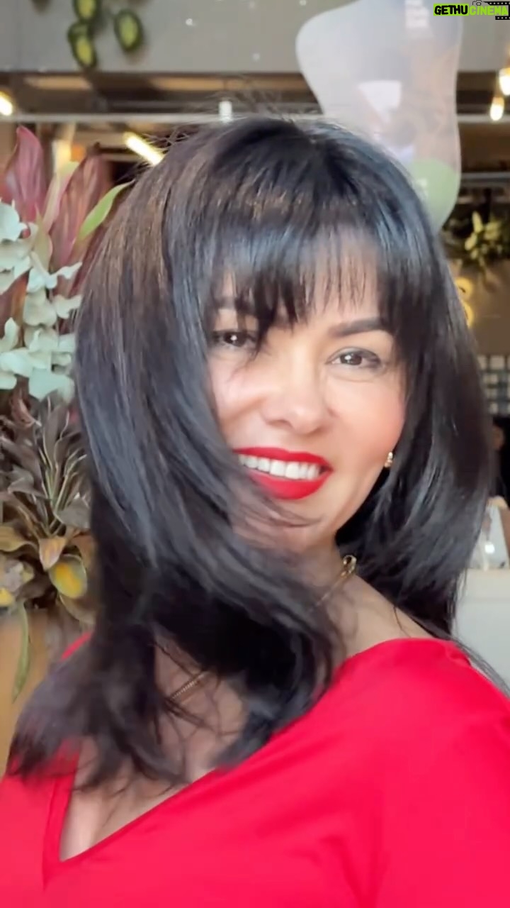 Suzana Alves - 2.7K Likes - Um beijo de quem brilha por participar da comunidade Laces. Um lugar onde eu faço a manutenção do meu cabelo e aprendo a cuida-lo em casa. Aqui eu sou acolhida e respeitada na minha singularidade e naturalidade. 
Vem ser comunidade comigo na Laces. 

Você já ouviu seu cabelo hoje? 💁🏻‍♀️#comunidade #laces #cabelos