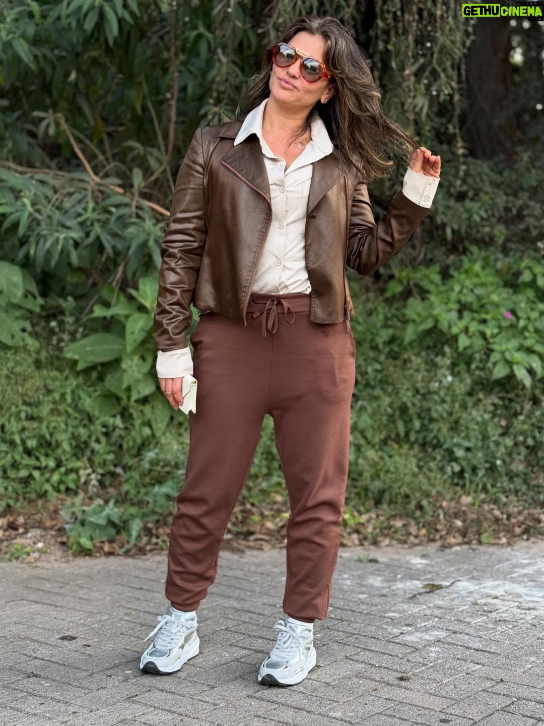 Suzana Alves - 7.4K Likes - Como eu sempre digo; uma vida agradecida ilumina todo caminhar!!! Quanto mais você agradece, mais a escuridão desaparece 🤭🤣🙌🏼✨❣️ Deus nos dê uma semana abençoada, cheia de sabedoria e proteção!!! 🙏🏼
