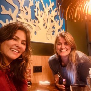 Suzana Alves Instagram - Minha gratidão eterna pela sua vida amiga @sil.vasconceloss 🌹😭🙌🏼Você me ensina tanto com seu sorriso largo e com seu coração generoso…Te amo tanto amiga!!! OBRIGADA 💖Shalom!!!