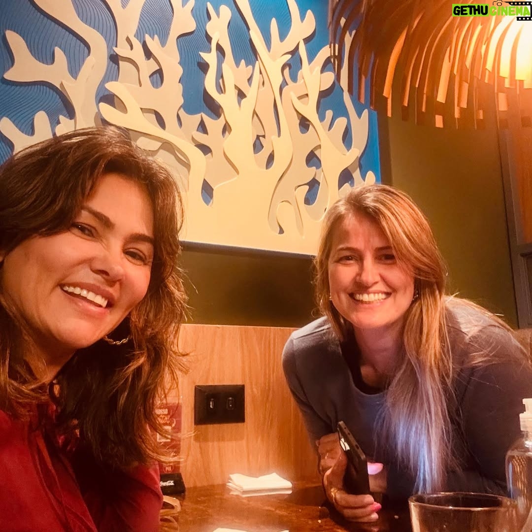 Suzana Alves - 3.5K Likes - Minha gratidão eterna pela sua vida amiga @sil.vasconceloss 🌹😭🙌🏼Você me ensina tanto com seu sorriso largo e com seu coração generoso…Te amo tanto amiga!!! OBRIGADA 💖Shalom!!!