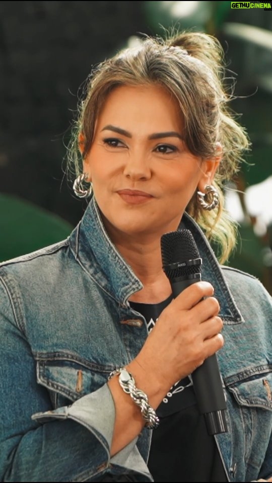 Suzana Alves - 6.5K Likes - Você já se sentiu assim? 

Essa é a dura realidade de quem se vê diminuindo a própria voz, mudando a personalidade, sentindo a tristeza e a insegurança tomarem conta. É o que acontece quando a gente passa a acreditar que "todo mundo era mais importante do que eu". Um ciclo silencioso de perda de si mesma.

Pense sobre a importância de não se calar, de reencontrar a própria voz e de resgatar o valor que sempre existiu em você.

Não perca esse bate-papo que vai te ajudar a identificar e quebrar esses padrões.

🗓️ NOVO EPISÓDIO HOJE! 
➡️ Acesse o link na bio e se increva.

Marque alguém que precisa se reconectar com a própria força! 

#SeisMaisUmVoce #RelacionamentosToxicos #PerdaDaIdentidade #SaudeMental #Autoestima #ReencontroComOEu #NaoSeCale #LiberdadeEmocional #MulheresFortes #AmorProprio #CuraInterior #TransformacaoPessoal #Podcast #VozPropria #CrescimentoPessoal #Acolhimento