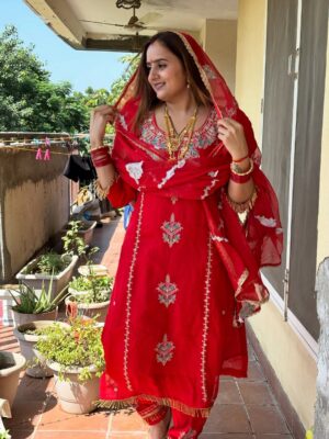 Swamit Badesra Instagram - मेरा करवाचौथ सूट by @rana_collection_no.1
Whtsp-8816994737
Price-1950