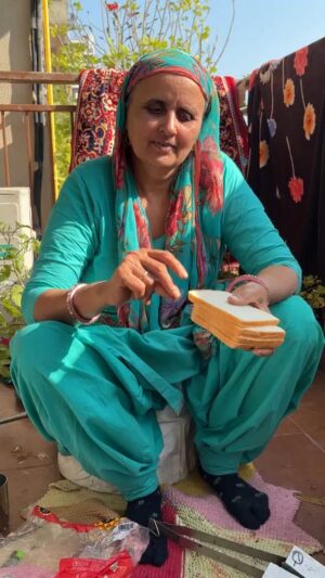 Swamit Badesra Instagram - सियाल ब्रेड 🍞