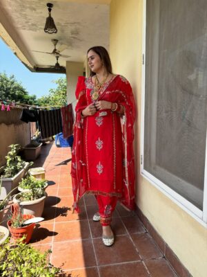 Swamit Badesra Instagram - मेरा करवाचौथ सूट by @rana_collection_no.1
Whtsp-8816994737
Price-1950