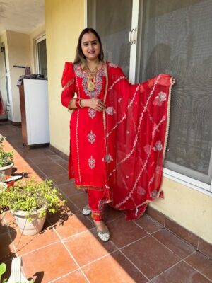 Swamit Badesra Instagram - मेरा करवाचौथ सूट by @rana_collection_no.1
Whtsp-8816994737
Price-1950