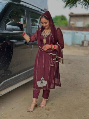 Swamit Badesra Instagram - Suit by @rana_collection_no.1
Whtsp-8816994737