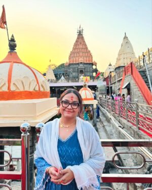 Swasti Mehul Jain Instagram - Jai Mahakaal 🔱 जैसे ही महाकाल के दर्शन किये, मानो सब थम गया.. अभिषेक , श्रृंगार, भस्म आरती और वो डमरू का अनहद नाद.. एहसास शब्दों से परे
अगले दर्शन का इंतज़ार है बस 🥹
Thankyou CM madhyapradesh and Ujjain administration for arranging the protocol & Mahakaal darshan for all of us..
#mahakal #ujjain #jaimahakaal #harharmahadev #bhasmaarti #swastimehul #swastimehullive #blessedlife