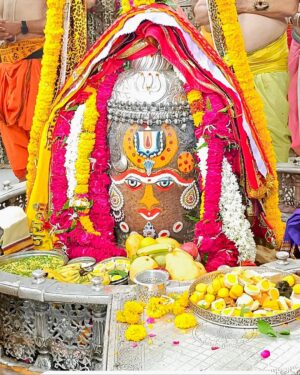 Swasti Mehul Jain Instagram - Jai Mahakaal 🔱 जैसे ही महाकाल के दर्शन किये, मानो सब थम गया.. अभिषेक , श्रृंगार, भस्म आरती और वो डमरू का अनहद नाद.. एहसास शब्दों से परे
अगले दर्शन का इंतज़ार है बस 🥹
Thankyou CM madhyapradesh and Ujjain administration for arranging the protocol & Mahakaal darshan for all of us..
#mahakal #ujjain #jaimahakaal #harharmahadev #bhasmaarti #swastimehul #swastimehullive #blessedlife