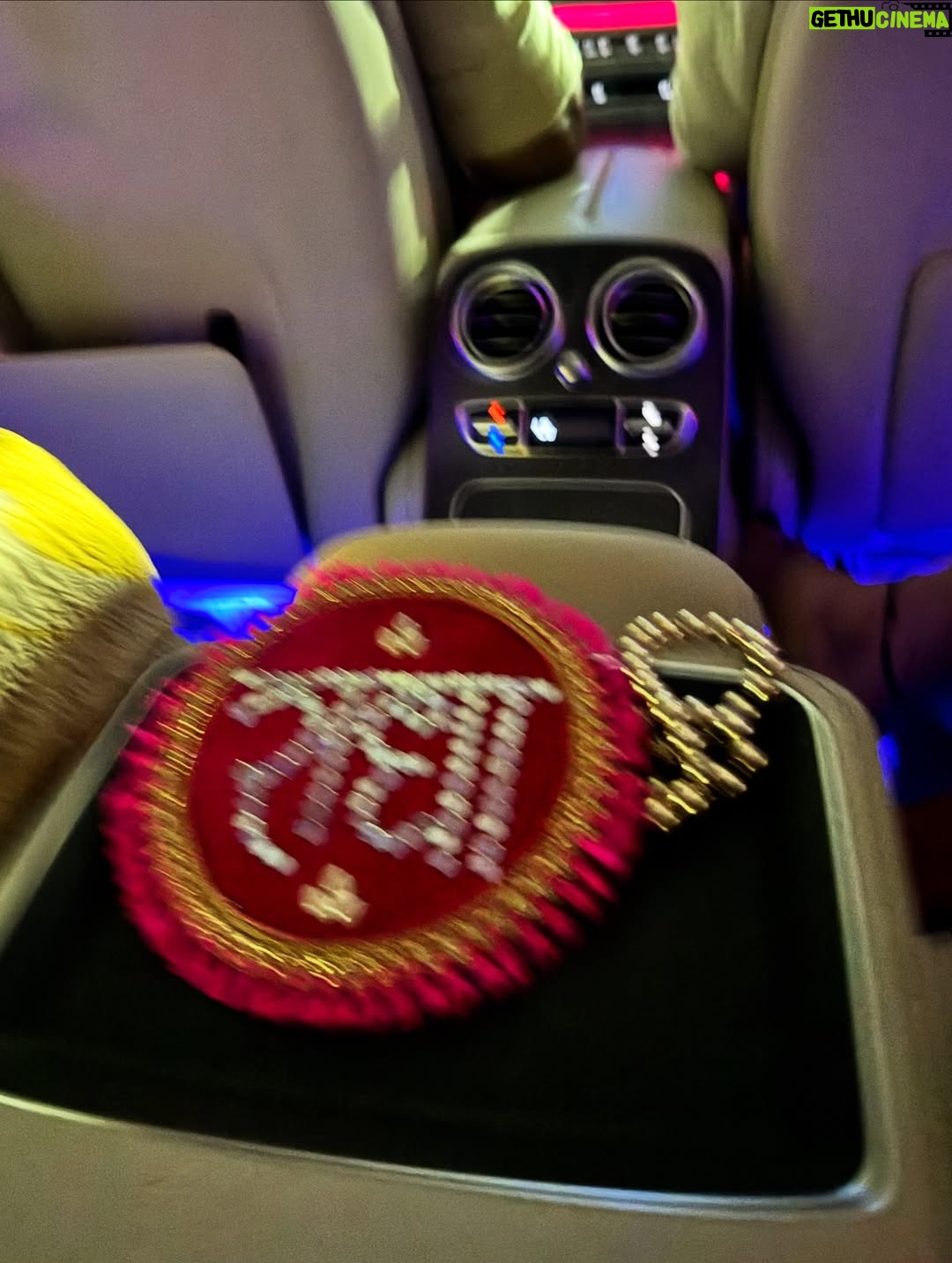 Swasti Mehul Jain - 271.4K Likes - Jab bhi Shri Banke Bihari ji ke darbar me pahuchti hu, bas fir lautne ka man nahi karta 😇 Kuch to baat hai, jo sirf mehsoos ki jaa sakti hai, batai aur likhi nahi jaa sakti.. 😍🦚
Vrindavan ke har kan me prem hai, bas prem.. 
Har mukh par Radhe Radhe hai.. 

#vrindavan #bankebihari #bankebiharitemple #radheradhe #krishnalove #krishnajanmashtami #janmashtami #swastimehul