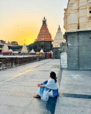 Swasti Mehul Jain Instagram - Jai Mahakaal 🔱 जैसे ही महाकाल के दर्शन किये, मानो सब थम गया.. अभिषेक , श्रृंगार, भस्म आरती और वो डमरू का अनहद नाद.. एहसास शब्दों से परे
अगले दर्शन का इंतज़ार है बस 🥹
Thankyou CM madhyapradesh and Ujjain administration for arranging the protocol & Mahakaal darshan for all of us..
#mahakal #ujjain #jaimahakaal #harharmahadev #bhasmaarti #swastimehul #swastimehullive #blessedlife