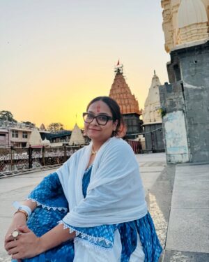 Swasti Mehul Jain Instagram - Jai Mahakaal 🔱 जैसे ही महाकाल के दर्शन किये, मानो सब थम गया.. अभिषेक , श्रृंगार, भस्म आरती और वो डमरू का अनहद नाद.. एहसास शब्दों से परे
अगले दर्शन का इंतज़ार है बस 🥹
Thankyou CM madhyapradesh and Ujjain administration for arranging the protocol & Mahakaal darshan for all of us..
#mahakal #ujjain #jaimahakaal #harharmahadev #bhasmaarti #swastimehul #swastimehullive #blessedlife