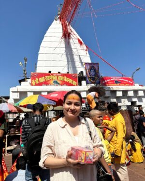 Swasti Mehul Jain Instagram - Har Har Mahadev 🔱 Baba Baidyanth Jyotirling ke darshan kar, rudrabhishek kiya.. Immense energy radiating all around.. Something magical that can just be felt and can't be expressed 😍
I wish and manifest to visit all the 12 jyotirlings in India.. Mahadev bless us all..
Om Namah Shivaay ✨
#harharmahadev #bababaidyanathdham #jyotirling #deoghar #jharkhand #jharkhanddiaries #swastimehul