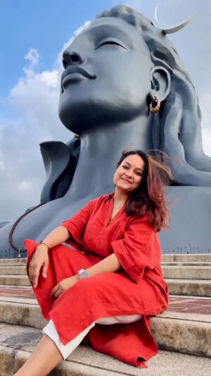 Swasti Mehul Jain Instagram - है अंत नहीं जिनका, मैं भक्त हूँ उनका 🔱 Har Har Mahadev ✨
#shravan #shravanmonth #mahadev #adiyogi #swastimehul #reelsindia #reelsi̇nstagram