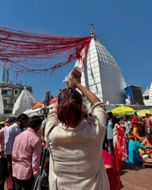 Swasti Mehul Jain Instagram - Har Har Mahadev 🔱 Baba Baidyanth Jyotirling ke darshan kar, rudrabhishek kiya.. Immense energy radiating all around.. Something magical that can just be felt and can't be expressed 😍
I wish and manifest to visit all the 12 jyotirlings in India.. Mahadev bless us all..
Om Namah Shivaay ✨
#harharmahadev #bababaidyanathdham #jyotirling #deoghar #jharkhand #jharkhanddiaries #swastimehul