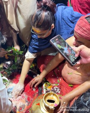 Swasti Mehul Jain Instagram - Har Har Mahadev 🔱 Baba Baidyanth Jyotirling ke darshan kar, rudrabhishek kiya.. Immense energy radiating all around.. Something magical that can just be felt and can't be expressed 😍
I wish and manifest to visit all the 12 jyotirlings in India.. Mahadev bless us all..
Om Namah Shivaay ✨
#harharmahadev #bababaidyanathdham #jyotirling #deoghar #jharkhand #jharkhanddiaries #swastimehul