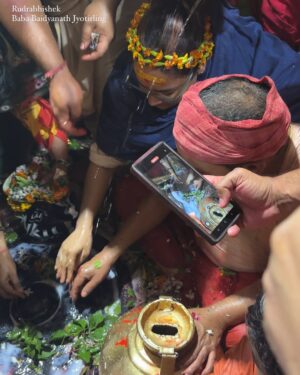 Swasti Mehul Jain Instagram - Har Har Mahadev 🔱 Baba Baidyanth Jyotirling ke darshan kar, rudrabhishek kiya.. Immense energy radiating all around.. Something magical that can just be felt and can't be expressed 😍
I wish and manifest to visit all the 12 jyotirlings in India.. Mahadev bless us all..
Om Namah Shivaay ✨
#harharmahadev #bababaidyanathdham #jyotirling #deoghar #jharkhand #jharkhanddiaries #swastimehul