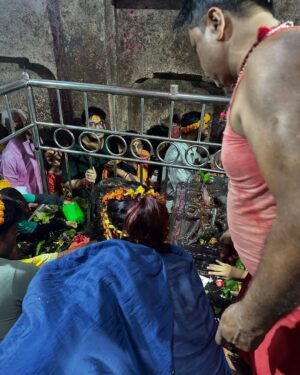 Swasti Mehul Jain Instagram - Har Har Mahadev 🔱 Baba Baidyanth Jyotirling ke darshan kar, rudrabhishek kiya.. Immense energy radiating all around.. Something magical that can just be felt and can't be expressed 😍
I wish and manifest to visit all the 12 jyotirlings in India.. Mahadev bless us all..
Om Namah Shivaay ✨
#harharmahadev #bababaidyanathdham #jyotirling #deoghar #jharkhand #jharkhanddiaries #swastimehul