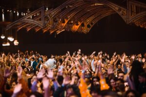 Swasti Mehul Jain Instagram - When Delhi turned into VRINDAVAN 🦚 Thousands gathered to sing with me, celebrate together Shri Krishn Janmashtami, organized by the upcoming tallest temple of world, Vrindavan Chandrodaya Mandir @vcmvrindavan .
An experience of a lifetime, every song was a journey, expressing different Krishn leela ❤️
Redefining the soundscape of devotionals, my team worked so so hard to curate this duvine experience.
Grateful for all the love and blessings from you all & the VCM family, @chanchalapathidasa prabhuji 😇
Show Director & supervisor @asm.talents @swastimehul.live
With my team Akshay, Kamal, Krishna, Aryan, Archit, Anmol, Shreya, Ketki, Monty,
Lights & Visuals : Dharmendra, Suhel, Varun (Orion Solutions)
Stylist : @shailjaanand
Custom outfit by @lush_by_riaakhurana
Jewellery by @aadamyastore
#styledbyshailjaanand
Assisted by @stylingbypreeti @nausheena_naaz
HMU by Meenakshi & team
📸 @thewhitecollarfilms
#krishnajanmashtami #janmashtami #iskcon #vrindavanchandrodayamandir #Vrindavan #liveconcert #swastimehul #swastimehullive