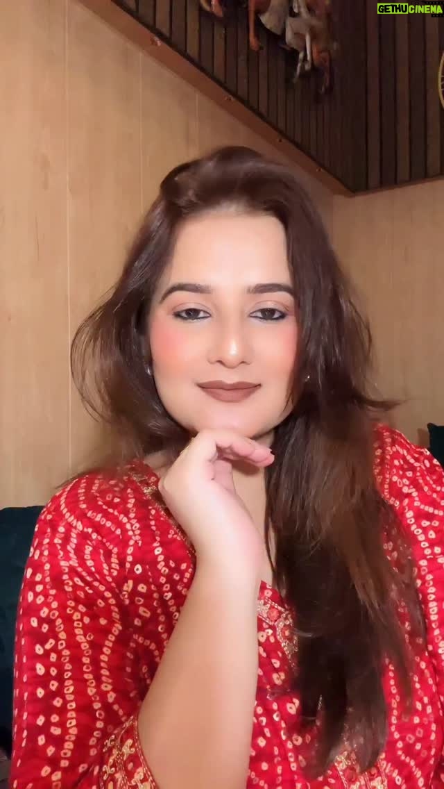 Swati Bhambra - 1.6K Likes - Type "Link" to get Purchase links of all products direct in ur inbox or Share this reel with me to get direct links in ur inbox.

@hilaryrhodacosmetic