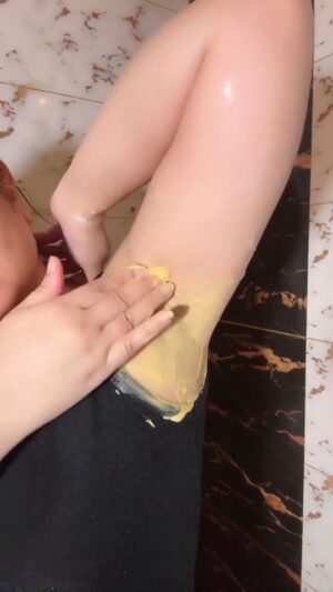 Swati Bhambra Instagram - Type "Link" to get Purchase links of all products direct in ur inbox or Share this reel with me to get direct links in ur inbox.
Plix Pineapple Underarm Roll On, Lactic Acid Roll On, Underarm Pigmentation, Underarm Darkening, Odour Control, AHA
@myplixlife