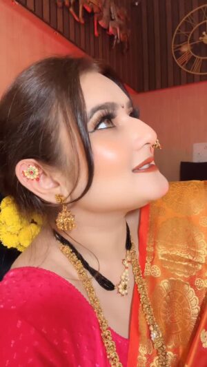 Swati Bhambra Instagram - #PavitraRishta fans can understand this ❤️
Marathi look me ye Song pe act krne me kitni khushi hogi🥰
@lokhandeankita
Type "Link" to get Purchase links of all products direct in ur inbox or Share this reel with me to get direct links in ur inbox.