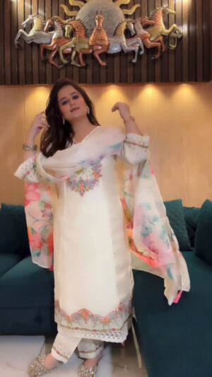 Swati Bhambra Instagram - Type "Link" to get Purchase links of all products direct in ur inbox or Share this reel with me to get direct links in ur inbox.
@myntra
@indo.era
