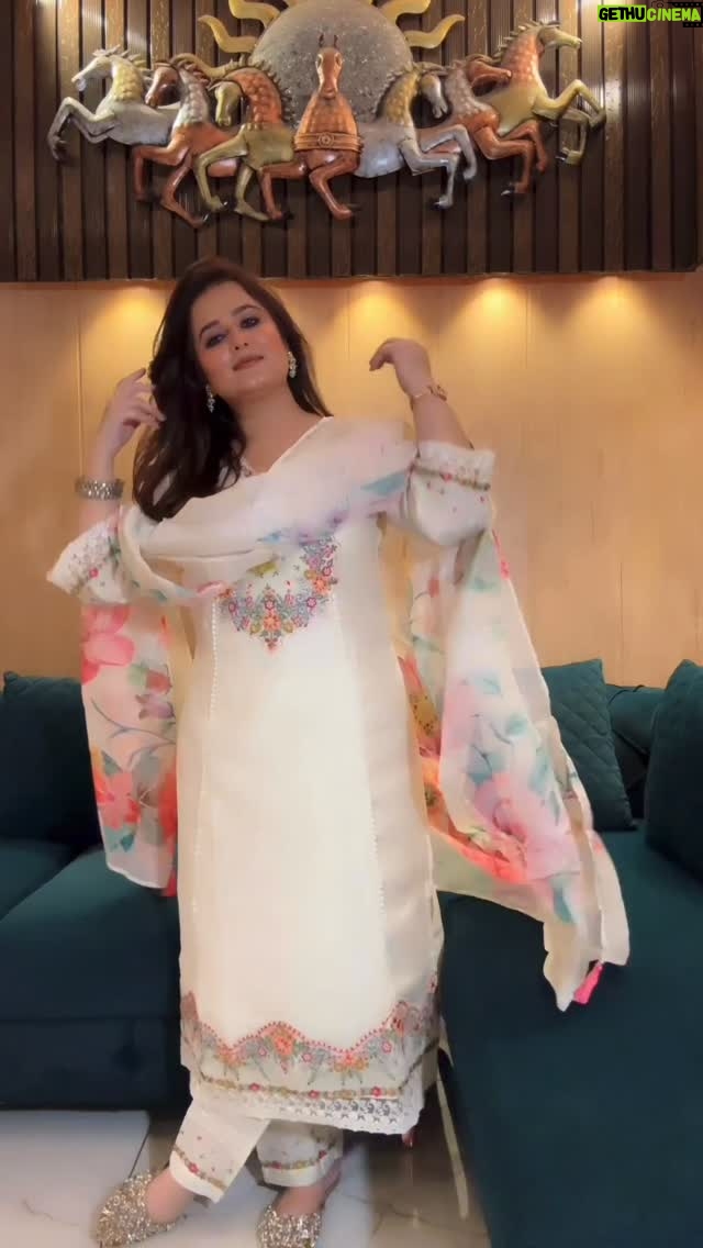 Swati Bhambra - 1.1K Likes - Type "Link" to get Purchase links of all products direct in ur inbox or Share this reel with me to get direct links in ur inbox.
@myntra
@indo.era